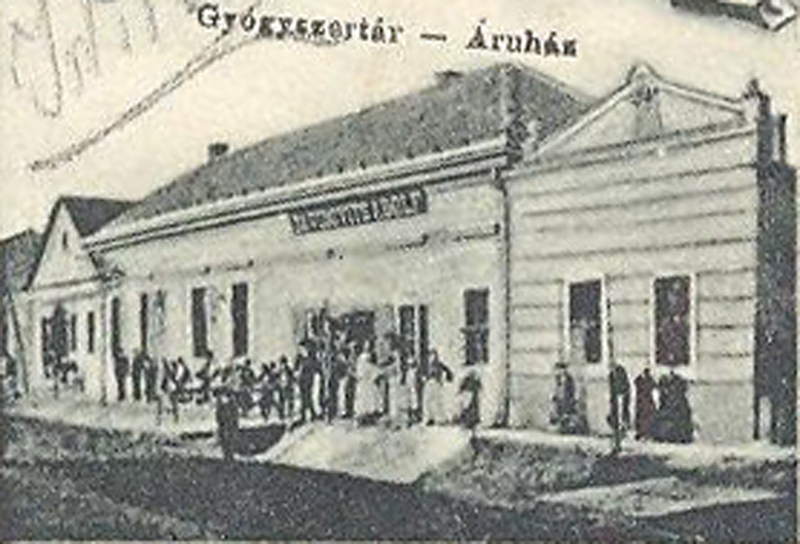 Gyógyszertár a nevéhez kötődik